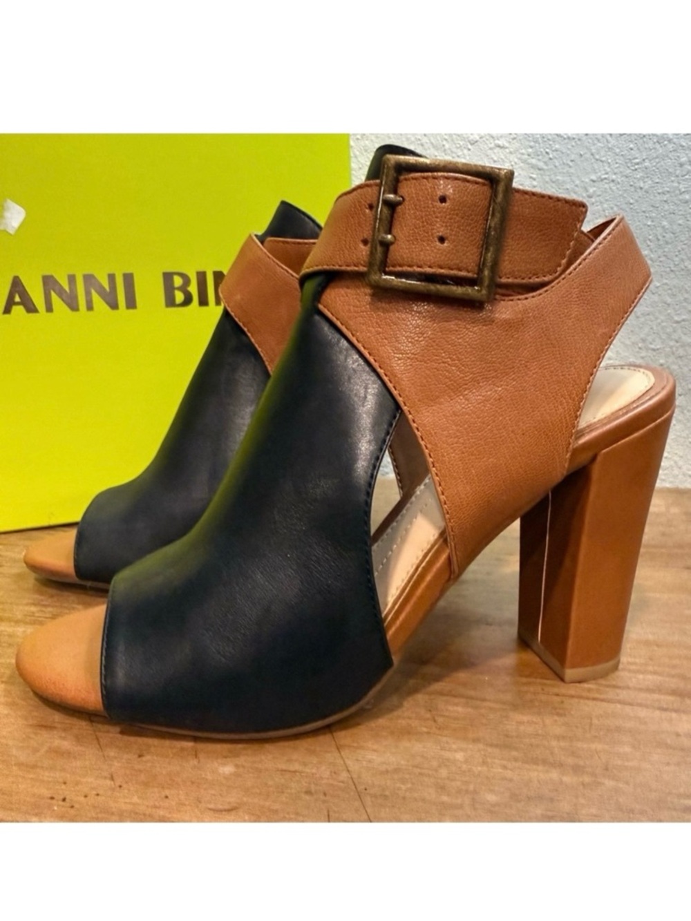 Gianni Bini Black and Tan Colorblock Open-Toe Block Heel Sandals 7.5